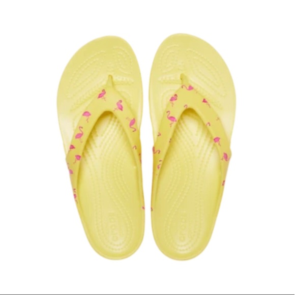 Women’s Yellow Crocs w/Pink FLAMINGOS Print Flip Flops Sandals Kadee II - Picture 3 of 8